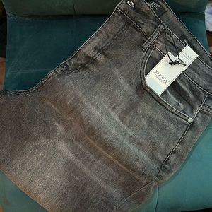 Judy Blue Black Capris